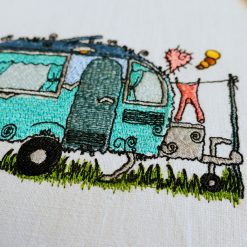 Stickdatei Happy Wohnwagen 07