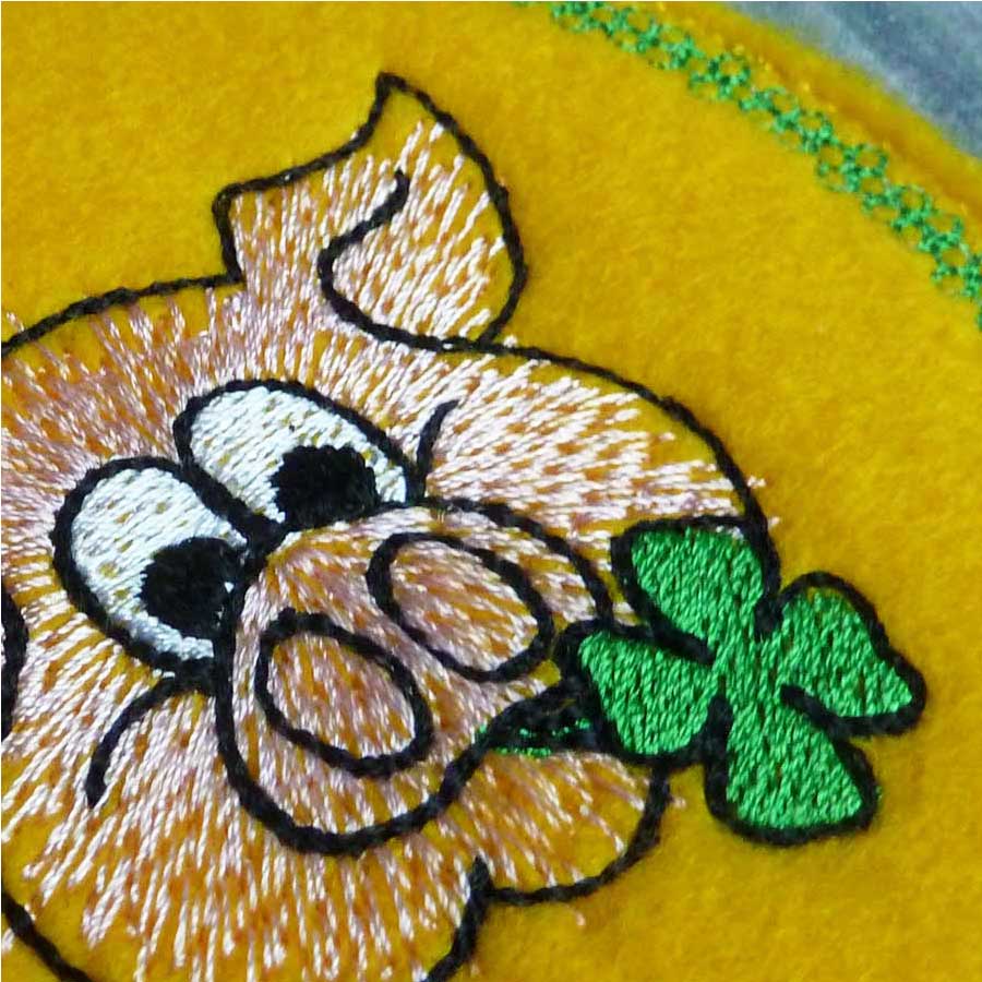 Schweinchen-gestickt02